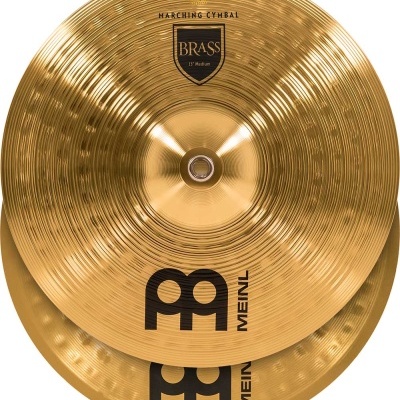 Pratos de marcha dourados com textura circular e texto da marca Meinl.