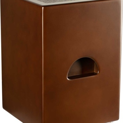 Pufe quadrado castanho em couro com topo texturizado e pega arredondada
