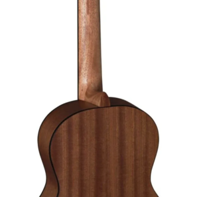 Guitarra clássica de madeira vista de costas com acabamento castanho natural