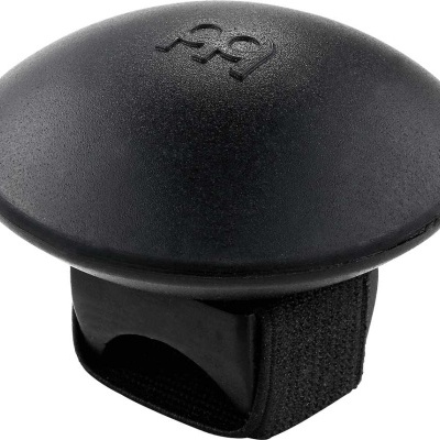 Pedal de tambor preto com alça ajustável em tecido preto e logótipo LP gravado no topo