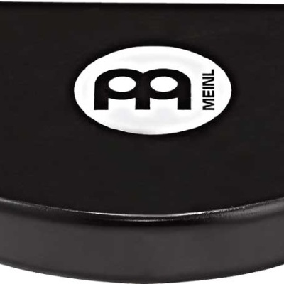 Cajón Meinl preto semicircular com logotipo branco e preto