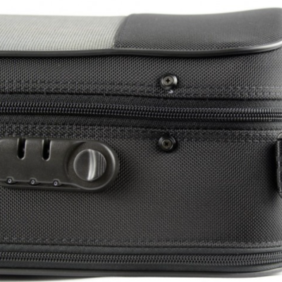 Mala preta com fecho de combinação embutido e alça lateral