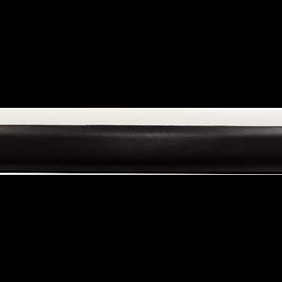 Lateral de objeto preto fino sobre fundo branco