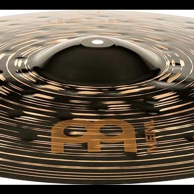 Prato de bateria preto e dourado com logotipo MEINL
