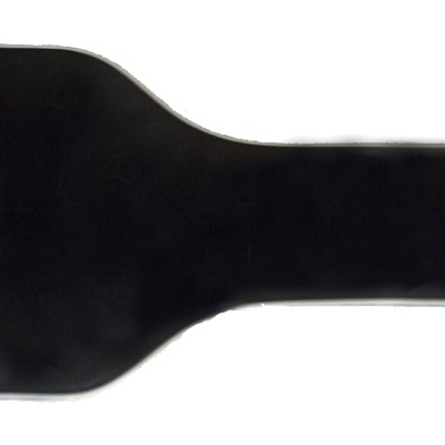 Capa preta de guitarra com etiquetas brancas da marca OQAN