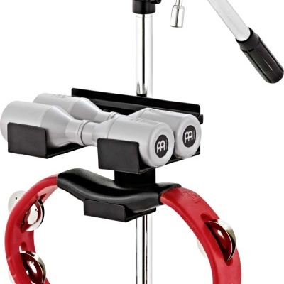 Suporte metálico para microfone com agogô cinzento e pandeiro vermelho anexados