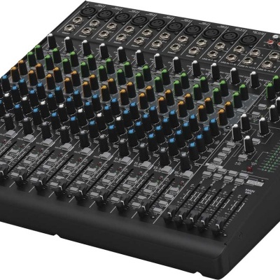 Misturador de áudio Mackie preto com vários canais e botões coloridos