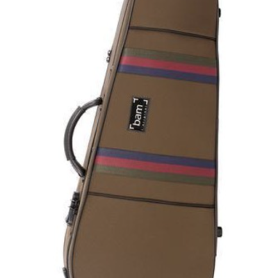 Estojo rígido castanho para instrumento musical com faixas coloridas e etiqueta bam