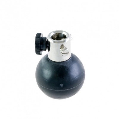 Suporte com base esférica preta e parte superior metálica prateada com parafusos.