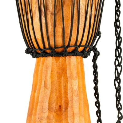 Tambor de madeira com cordas pretas e alça de corda