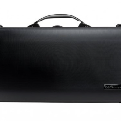 Estojo rígido preto retangular com alça superior e logotipo bam
