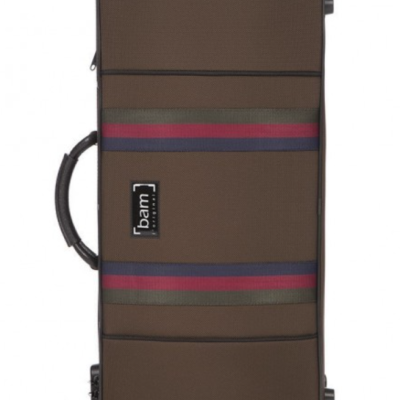 Estojo rígido castanho para instrumento musical com faixas coloridas e etiqueta bam