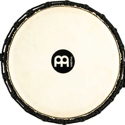 Pandeiro redondo com pele clara e armação preta com logótipo MEINL