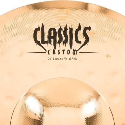 Prato de bateria dourado com texto Classics Custom e 20