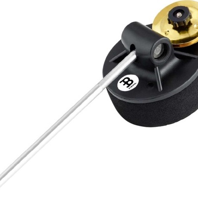 Apito de árbitro preto com haste prateada e botão dourado