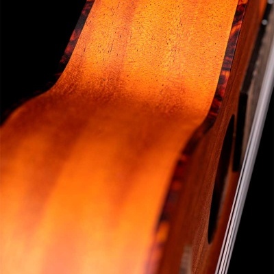 Lateral de guitarra acústica de madeira com acabamento natural