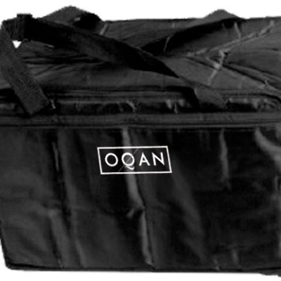 Saco térmico preto com alça e logo OOAN