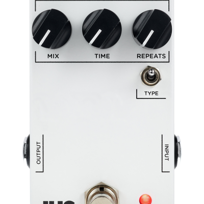 Pedal de efeito musical branco com botões e interruptor