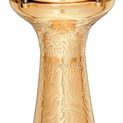 Darbuka dourada com pele branca e logotipo preto Meinl