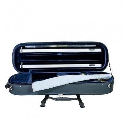 Estojo azul escuro aberto com flauta branca e suporte, interior aveludado azul