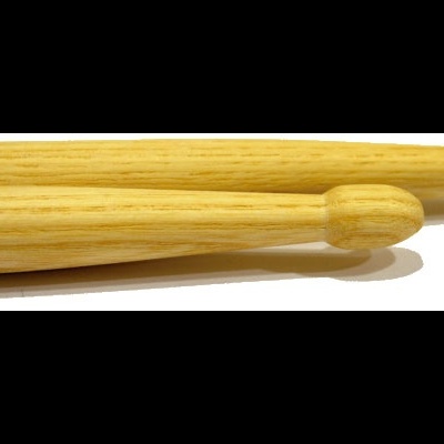 Par de baquetas de madeira claras com ponta arredondada