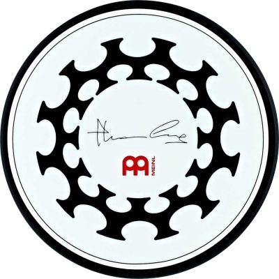 Prato Meinl branco e preto com assinatura e logotipo