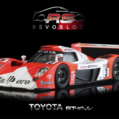 Miniatura de carro de corrida Toyota GT-one vermelho e branco com detalhes de patrocinadores e número 3