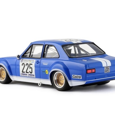 Miniatura de carro de corrida azul com faixa branca e número 225