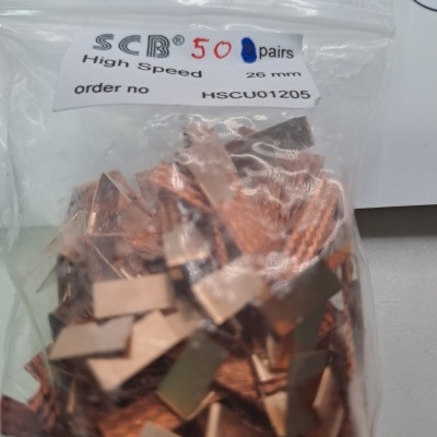 Pacote plástico com 50 pares de peças metálicas cor cobre etiquetado SCB High Speed