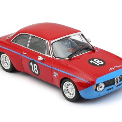 Miniatura de carro de corrida Alfa Delta vermelho e azul com número 18