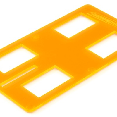 Placa plástica amarela translúcida com recortes quadrados e texto SALUSAUTOP