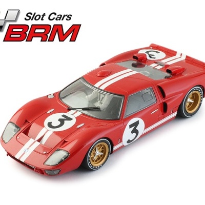 Carro de slot vermelho com riscas brancas e número 3 com texto Slot Cars BRM