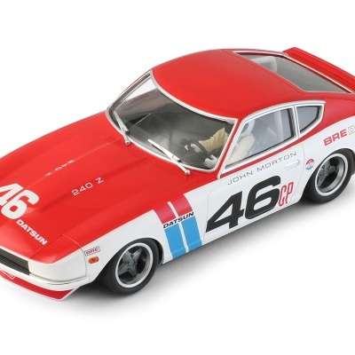 Carro de brinquedo desportivo vermelho e branco com número 46