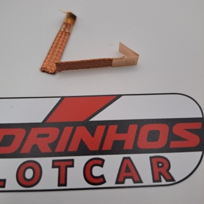 Terminal elétrico de cobre trançado sobre superfície branca com logótipo DRINHOS LOTCAR