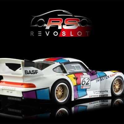 Miniatura de carro de corrida branco com detalhes coloridos e número 62