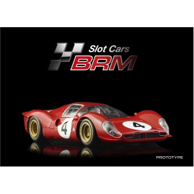 Carro de slot vermelho com rodas douradas e número 4, com texto Slot Cars BRM e PROTOTYPE em fundo preto.