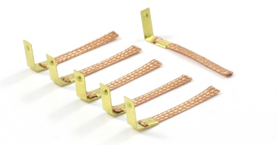 Terminais de bateria com braçadeiras douradas e fitas de cobre flexíveis