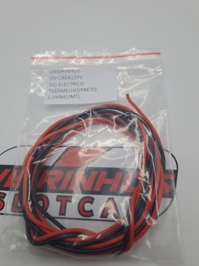 Pacote de fios elétricos vermelho e preto em embalagem plástica transparente com etiqueta