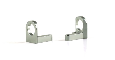 Par de suportes metálicos cinza prateados com anéis circulares.