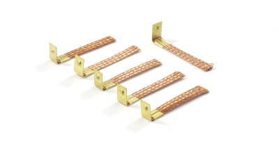 Conexões elétricas flexíveis de cobre e metal em fundo branco