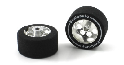Rodas de corrida Scaleauto Procomp com pneus de espuma e jantes metálicas prateadas