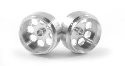 Par de rodas metálicas prateadas com orifícios circulares