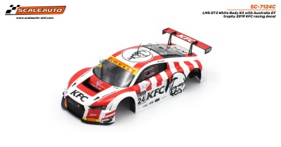 Carro de modelismo branco e vermelho com logótipo KFC e número 24