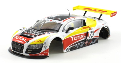 Miniatura de carro de corrida branco, vermelho, amarelo e preto com logos TOTAL e DHL e número 73.