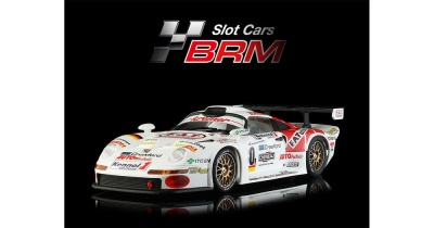 slot car branco BRM com várias inscrições coloridas e rodas douradas