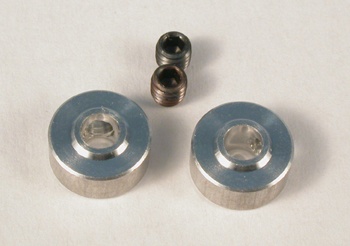 Pesos de metal cilíndricos com parafusos pequenos pretos em superfície branca