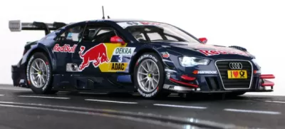 Miniatura de carro de corrida Audi azul com logótipos Red Bull e número 3