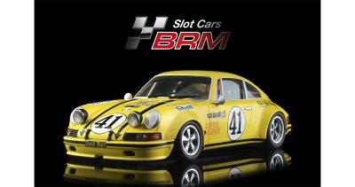 Miniatura de carro de slot amarelo com número 41 e faixas pretas.