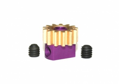 Peça mecânica com engrenagem bege e bloco roxo, com dois parafusos pretos ao lado.