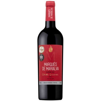 Garrafa de vinho tinto Marques de Marialva com rótulo vermelho